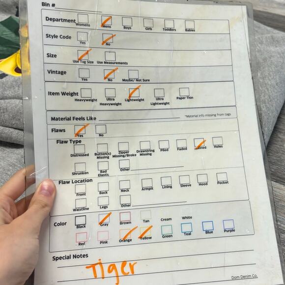 Vintage 90s Disney Store Tigger Animal Magnetism Gray Men XL Crewneck Sweatshirt - Picture 11 of 11